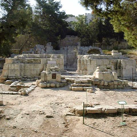 http://cs.wikipedia.org/wiki/Emauzy_%28biblick%C3%A9_m%C3%ADsto%29#mediaviewer/Soubor:Emmaus_Nicopolis_basilica.JPG